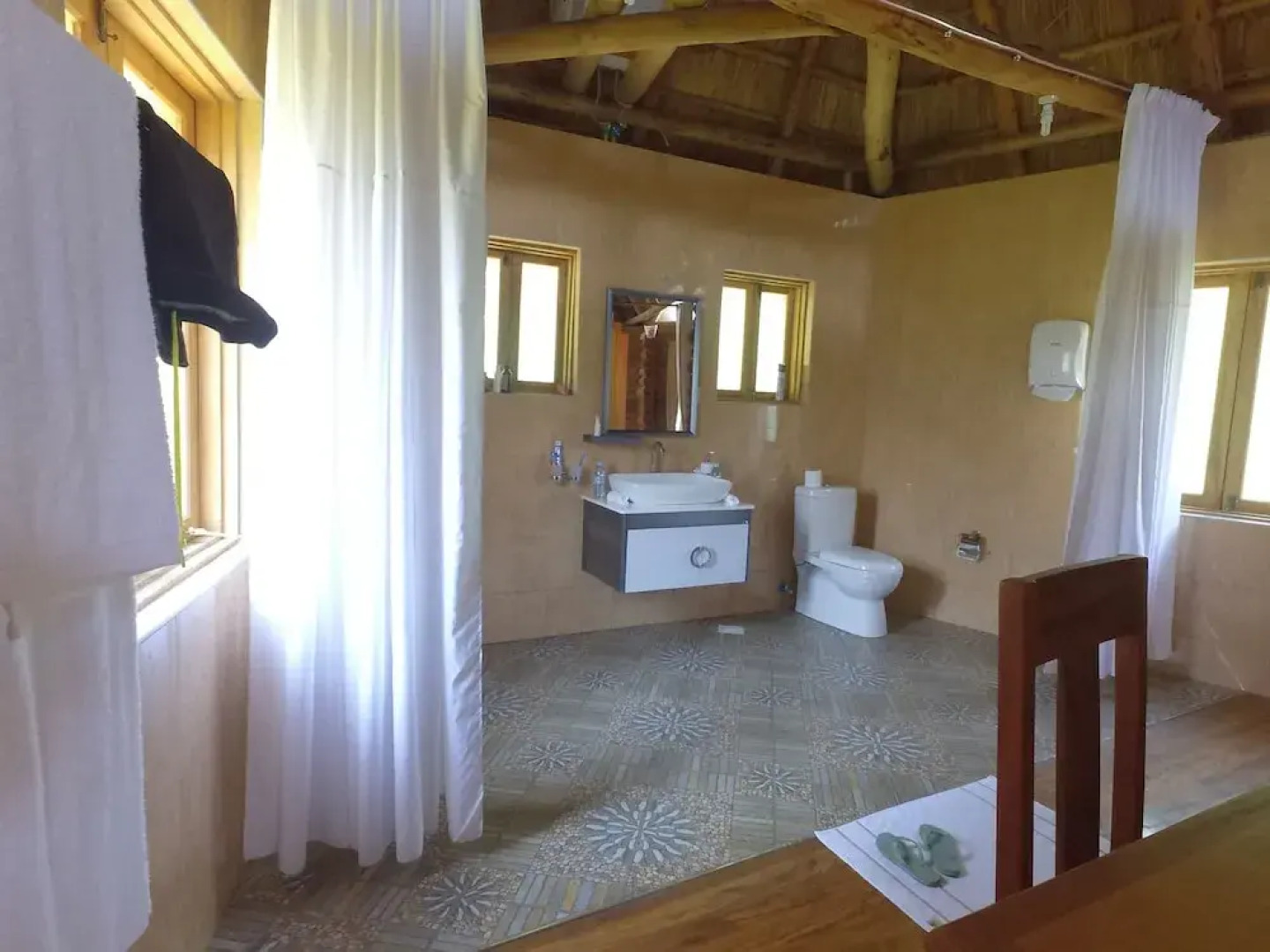 Trackers Safari Lodge Bwindi