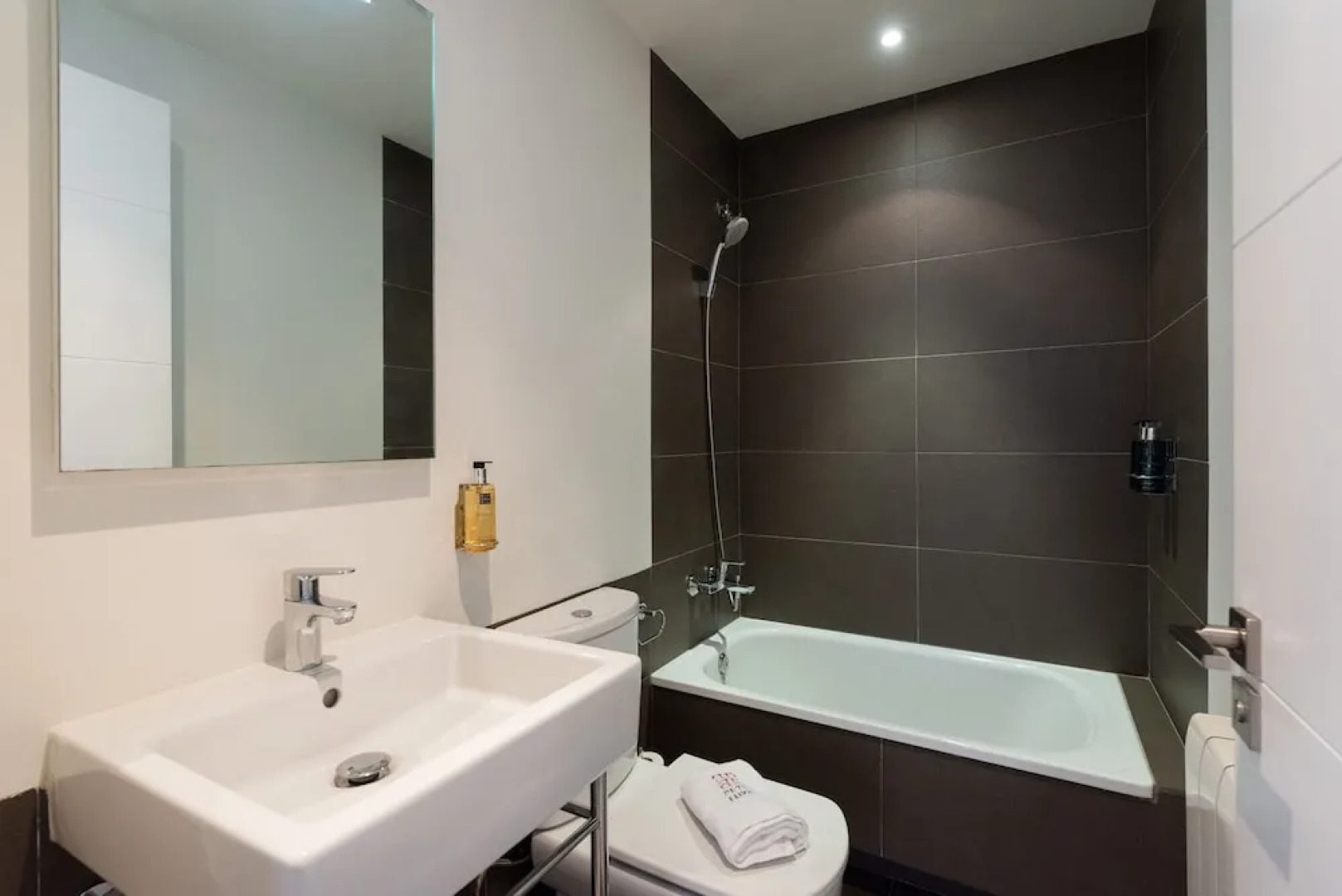 Petit Luxe Tobella Esquerra