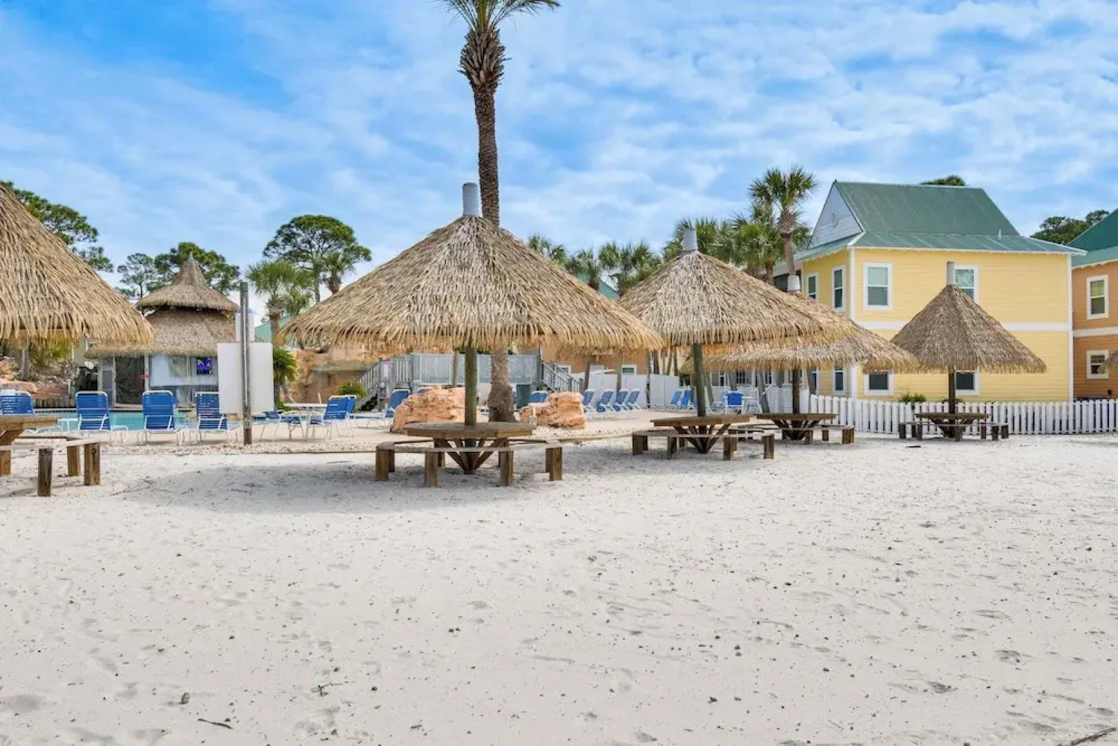 Family-friendly Pensacola Home < 1 Mi to Beach!