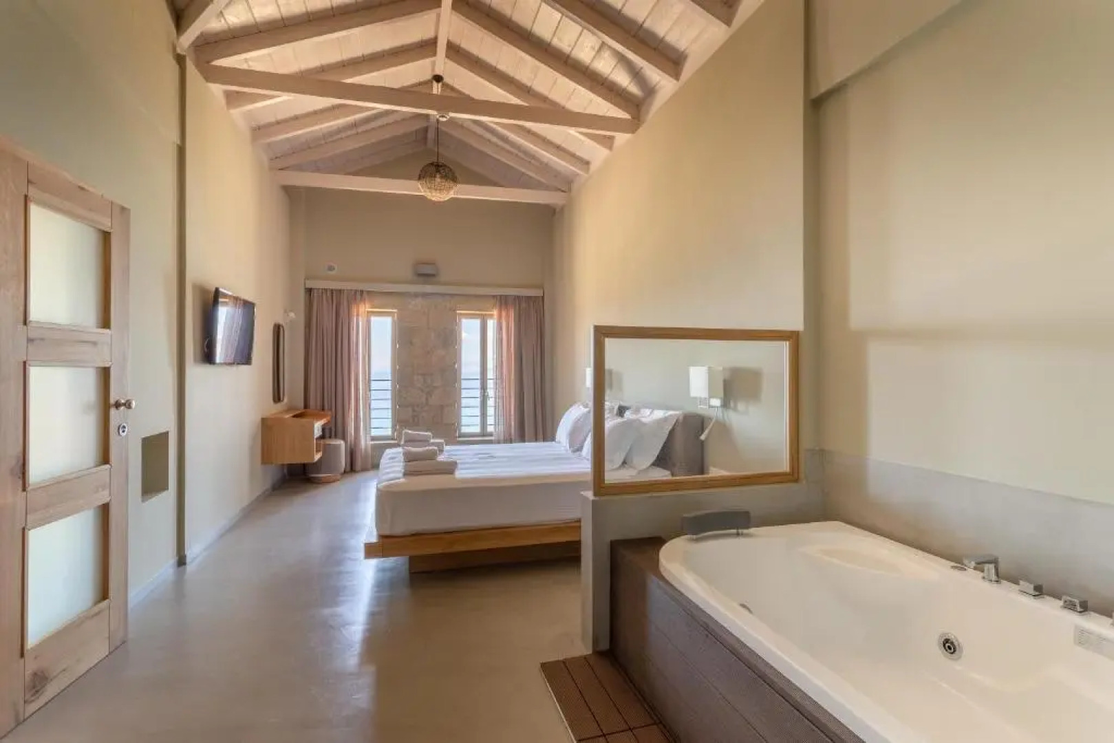 Diapori Suites Hotel