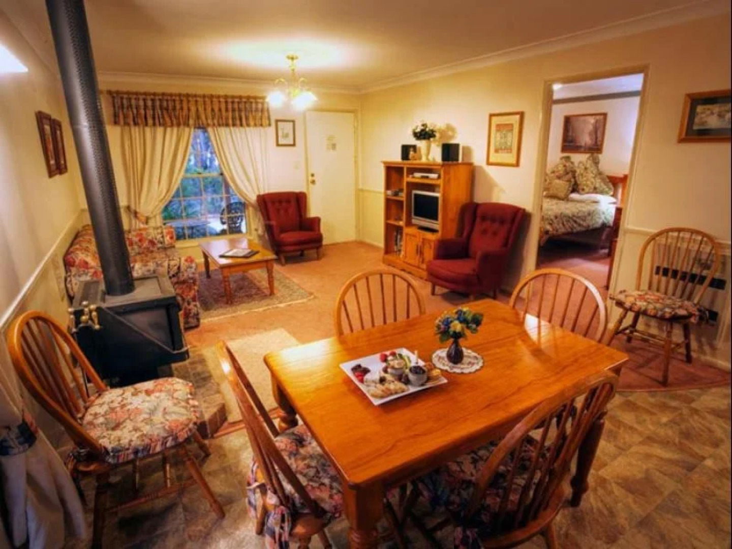 Honeysuckle Cottages Stanthorpe