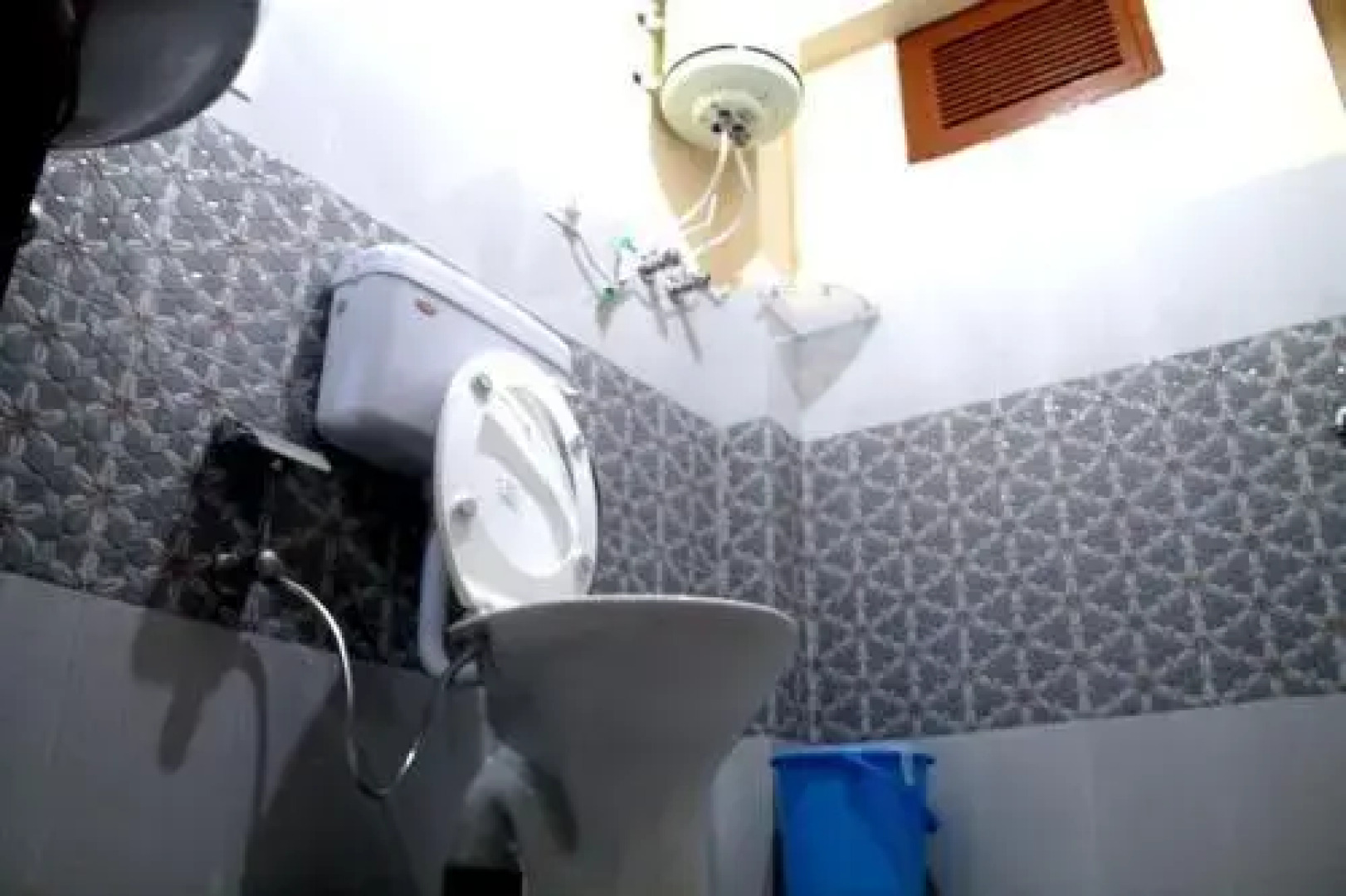 Bro's Backpacker's Fraternity House