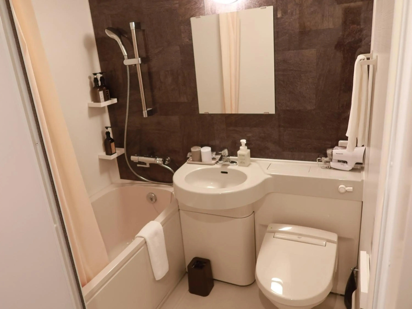 Henna Hotel Komatsu Ekimae