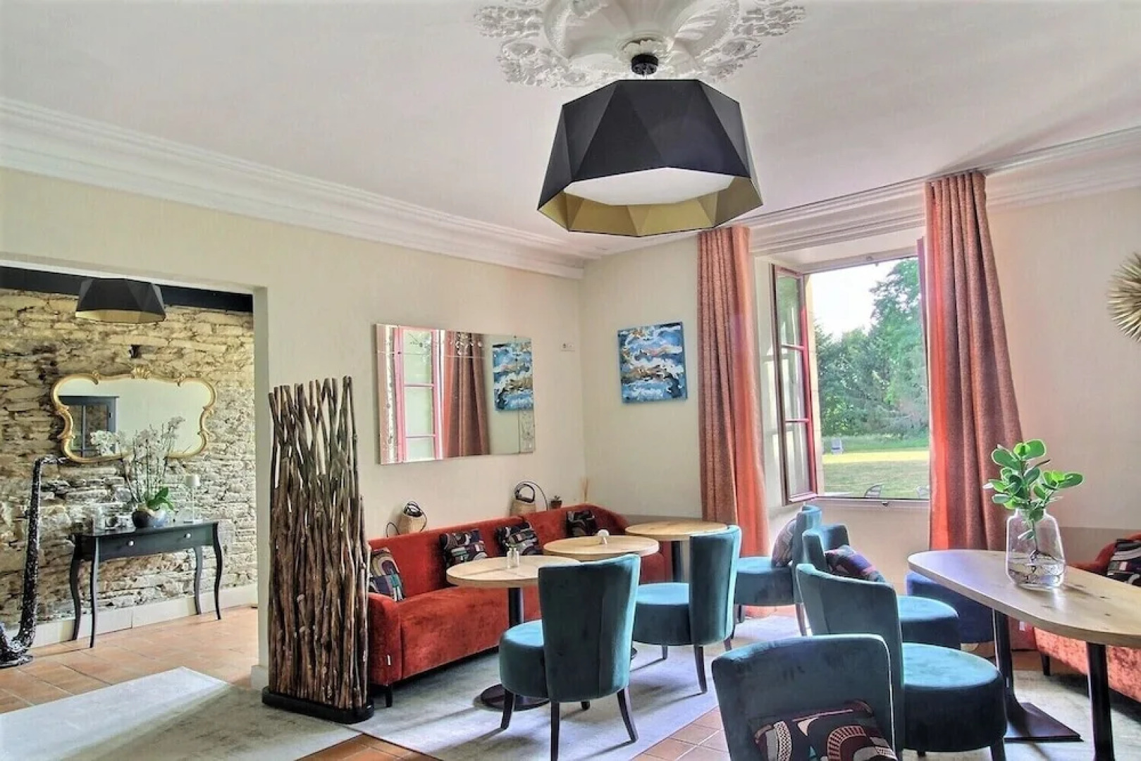 Domaine de La Briandais, a place of electromagnetic sobriety