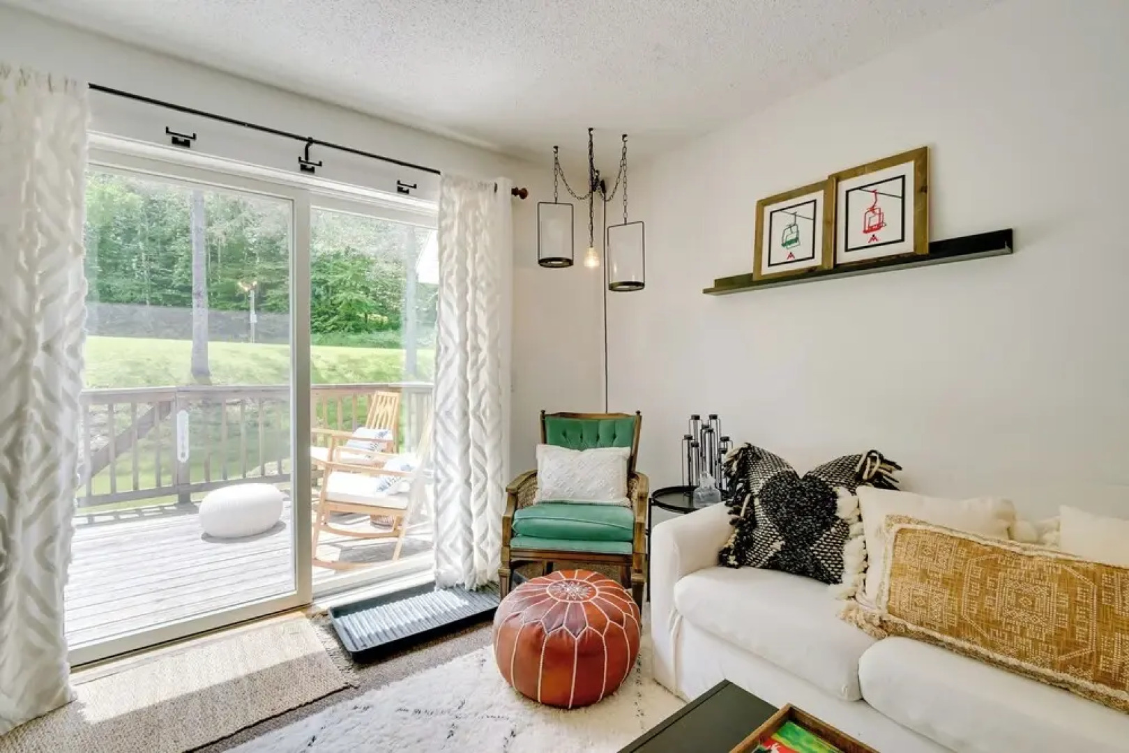 Ski-in/ski-out Magic Mountain Condo w/ Deck!