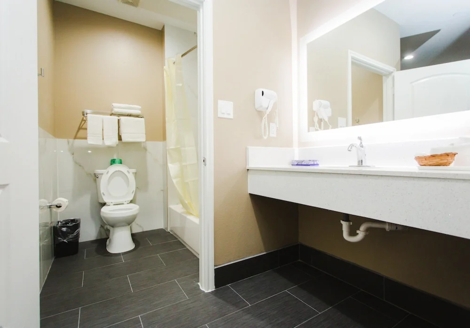 Budget Host Inn & Suites