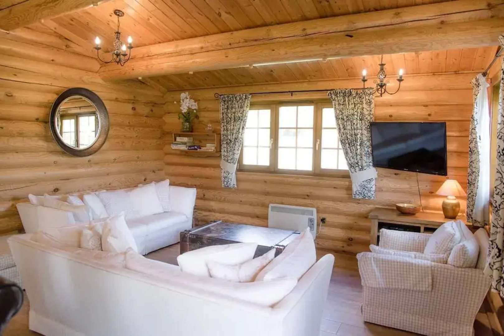 Oak Lodge With Hot Tub, Kingfishers