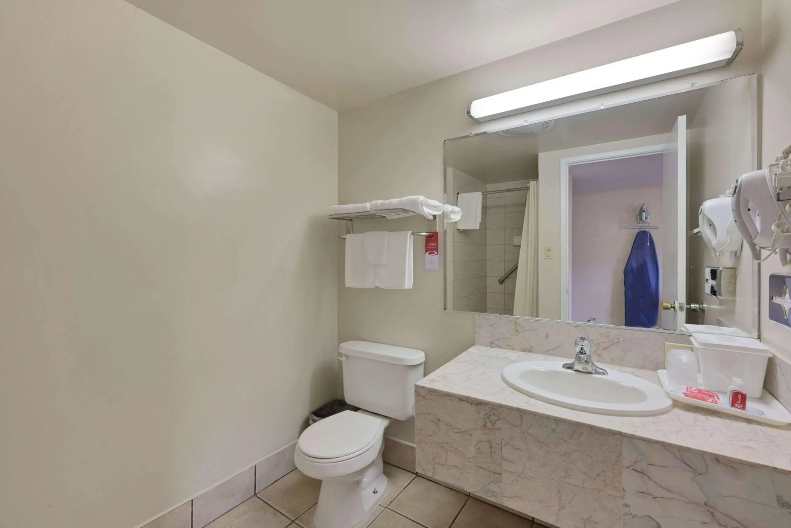 Econo Lodge Woodland near I-5