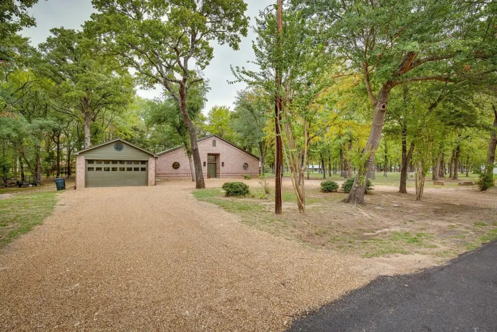 Cedar Creek Lake Retreat - Near Wedding Venues