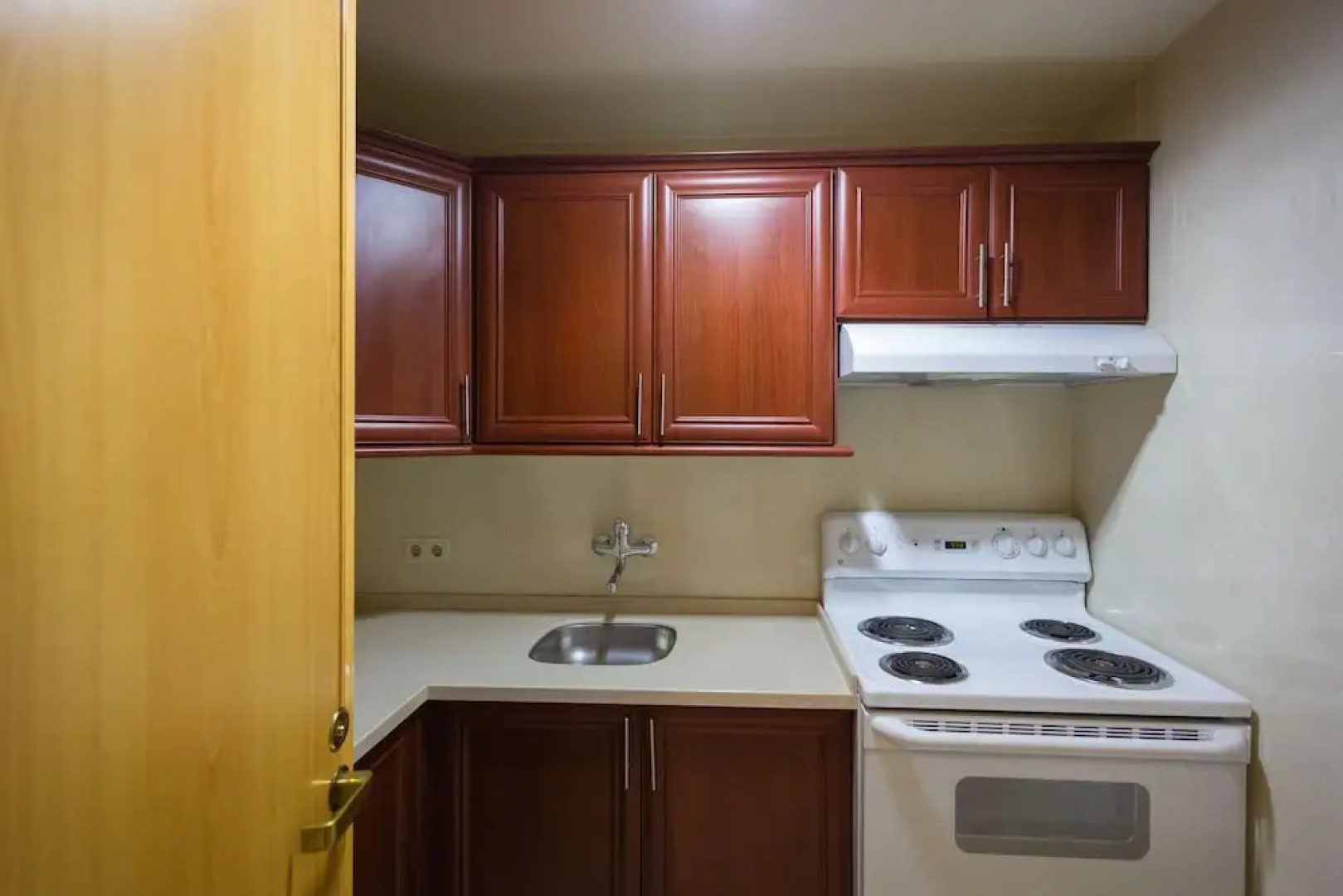 Hotel Holiday Inn Radhwa