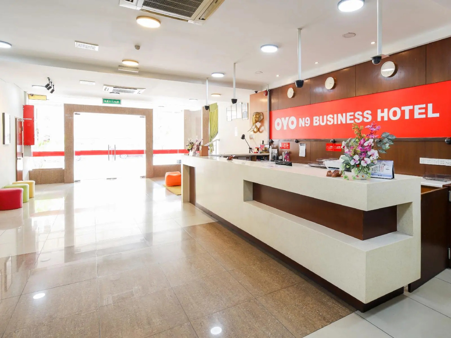 OYO 43955 N9 Business Hotel