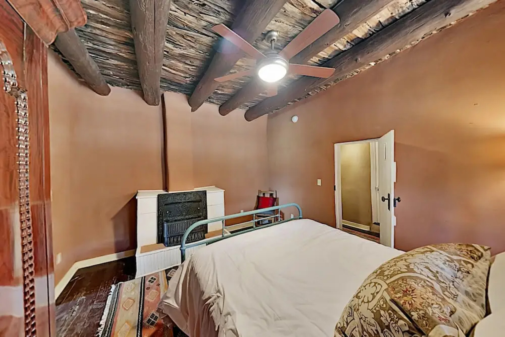 Gorgeous Suite: Full Kitchen, Jetted Tub & 2 Kivas 1 Bedroom Duplex