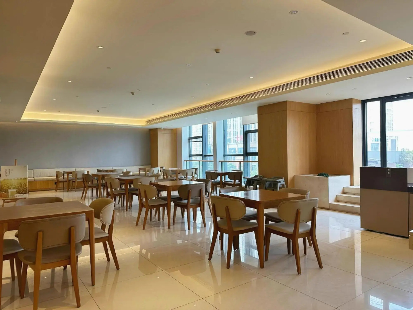 Ji Hotel (Zhenjiang Railway Station South Square)