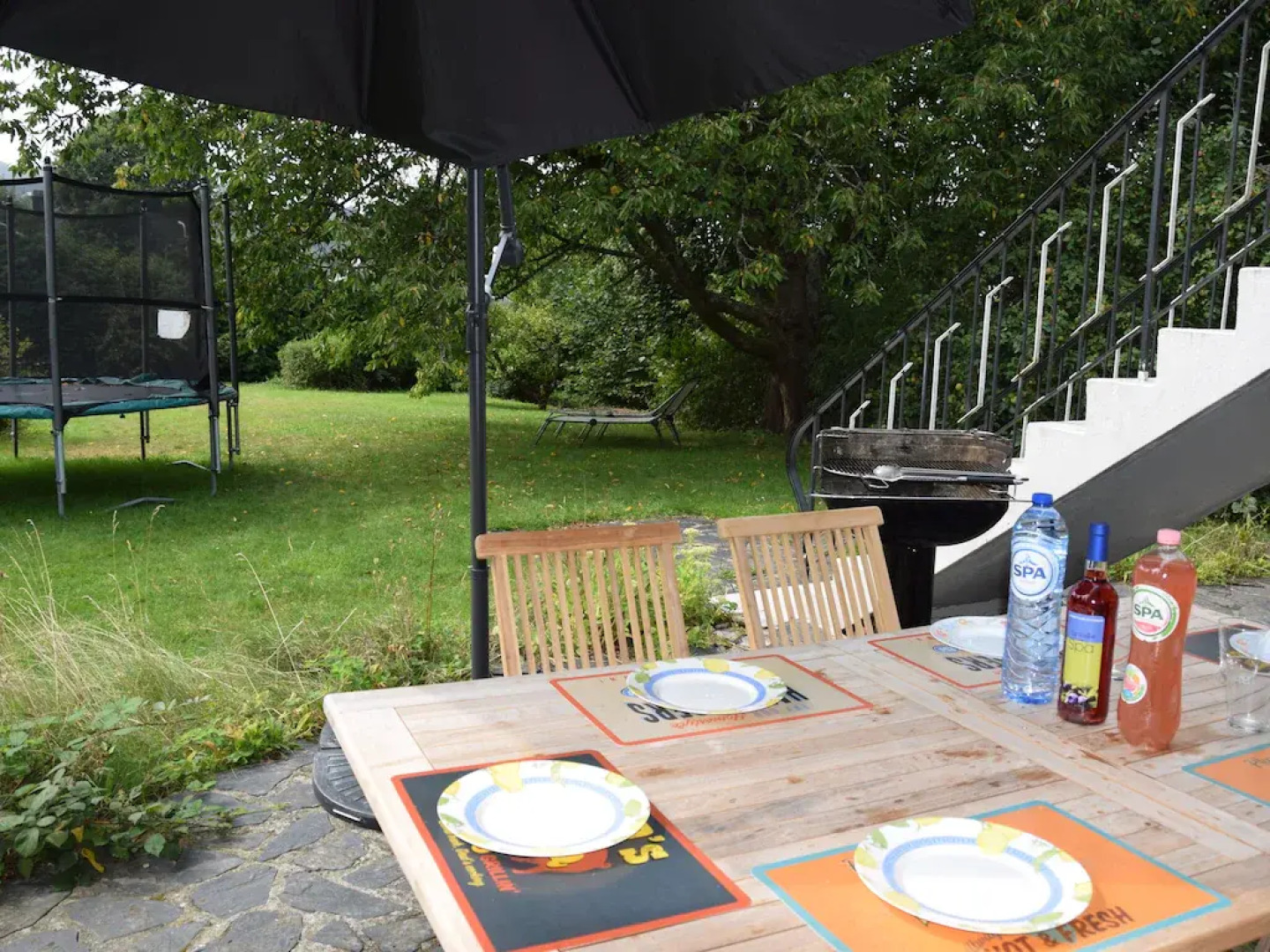 A Villa Between the Town Centre and the Forest