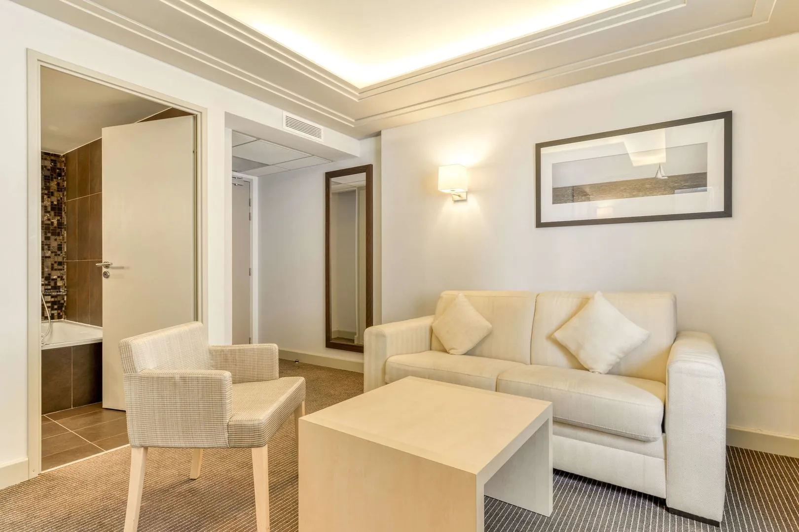 Zenitude Hotel la Valadière, an Ascend Collection Hotel