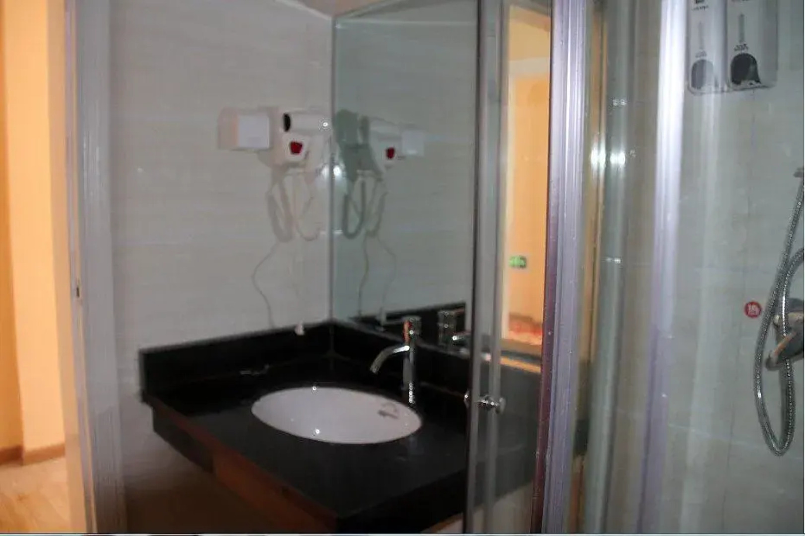 7 Days Inn (Linzhi Bayi Bridge)