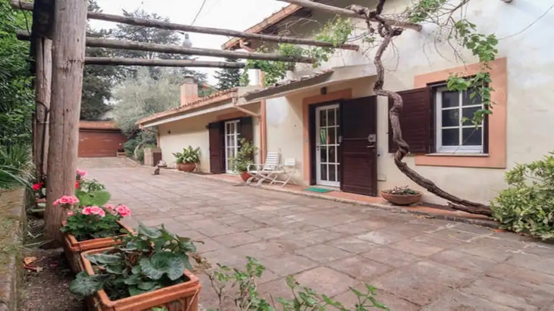 House With 5 Bedrooms in Caserta, With Pool Access, Enclosed Garden and Wifi Near the Beach