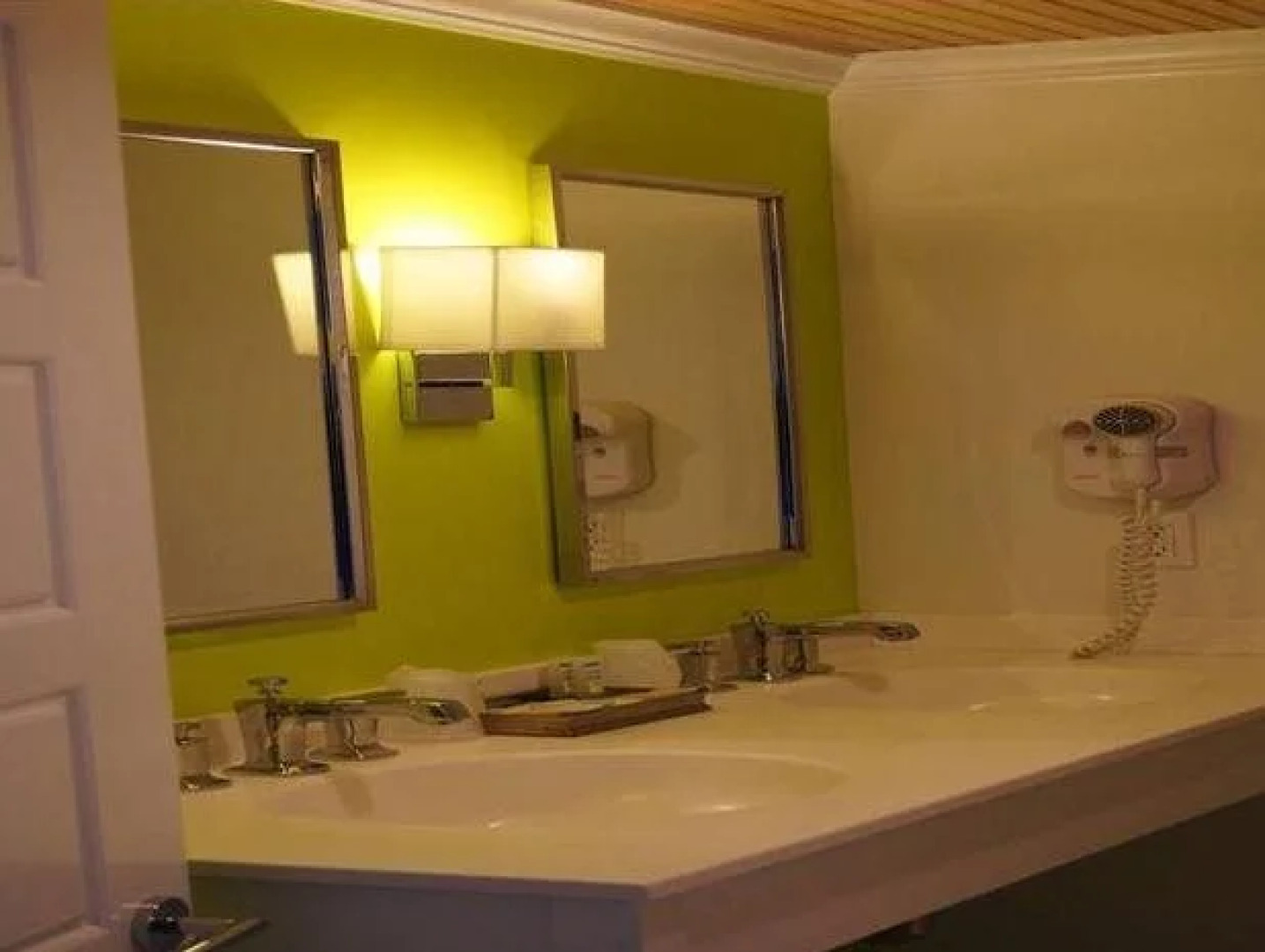 Boothbay Harbor Oceanside Inn