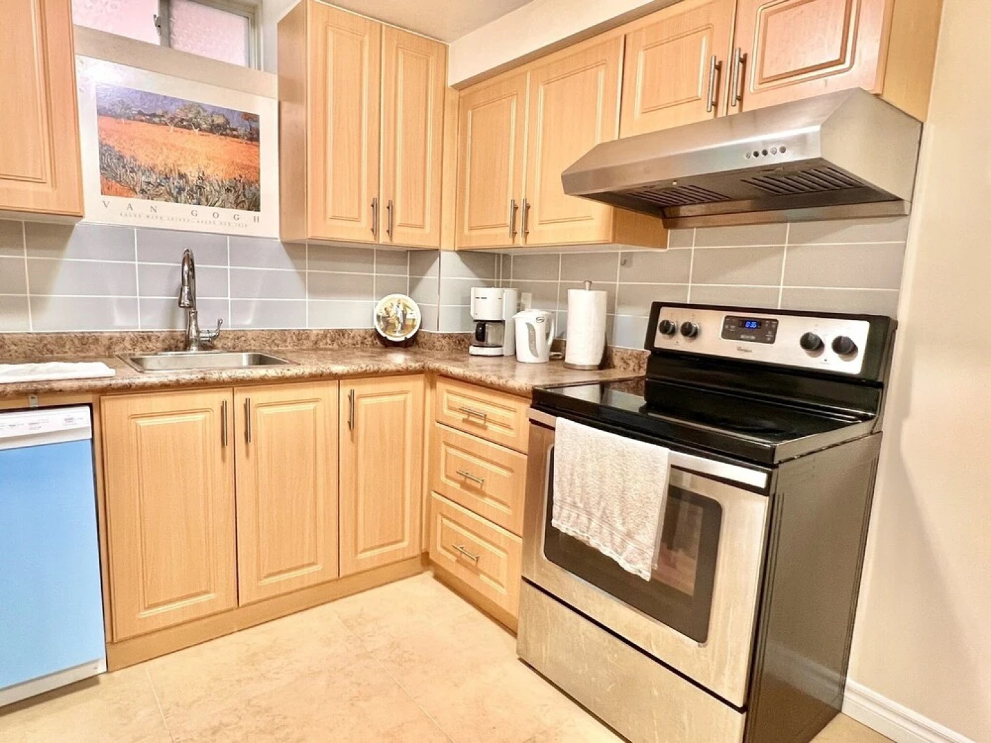 Cozy Home in Richmond Hill with Free Parking