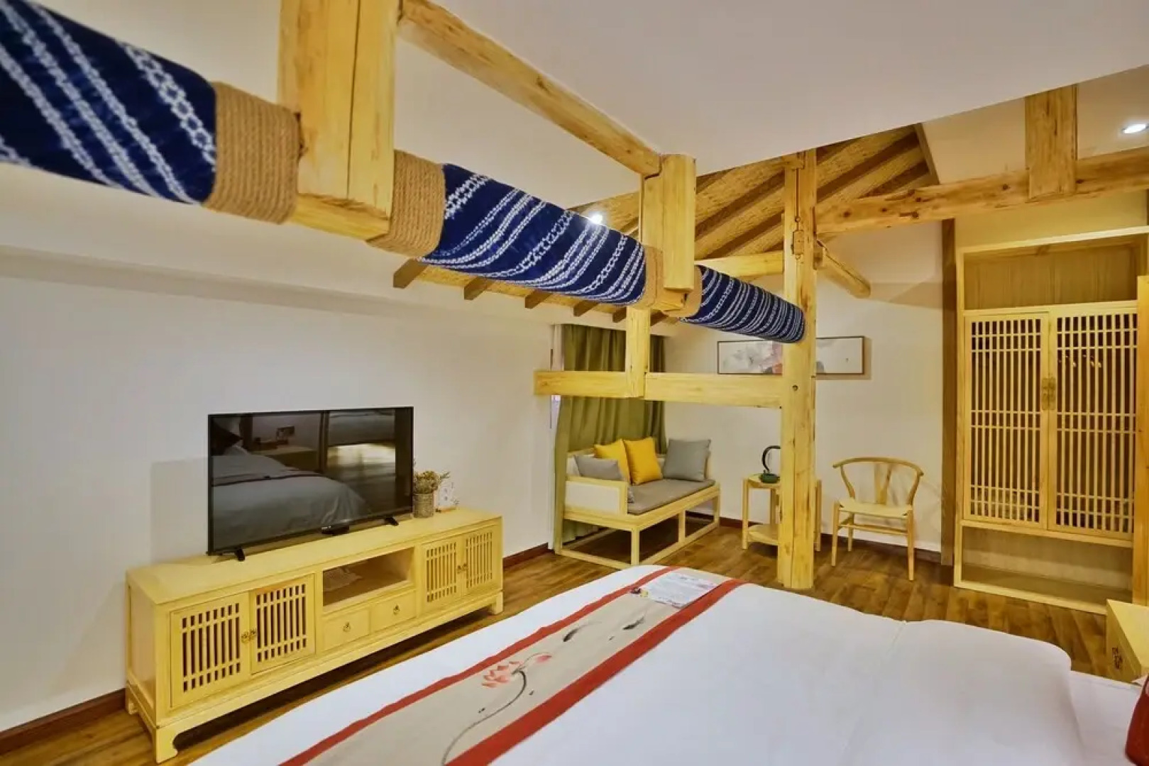 Yueju Wenlv · Yuexijiang Boutique Holiday Hotel (Leishan Xijiang Qianhu Miaozhai)