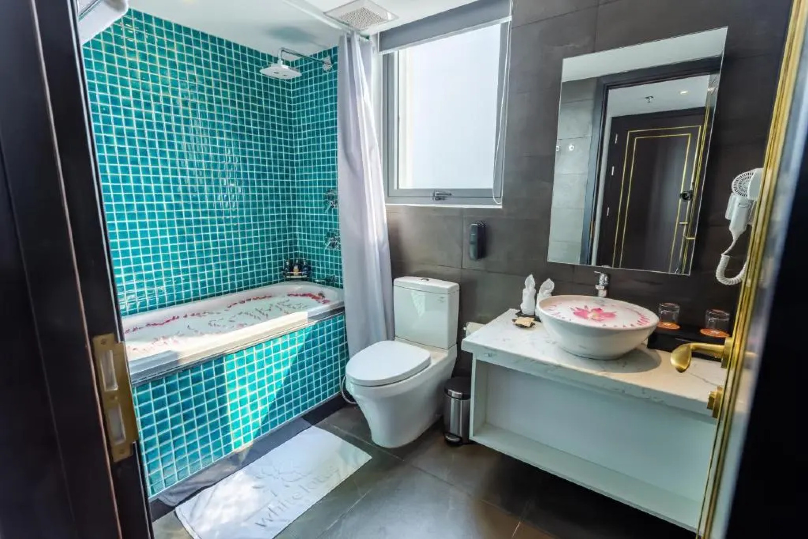 White Lotus Hue Hotel