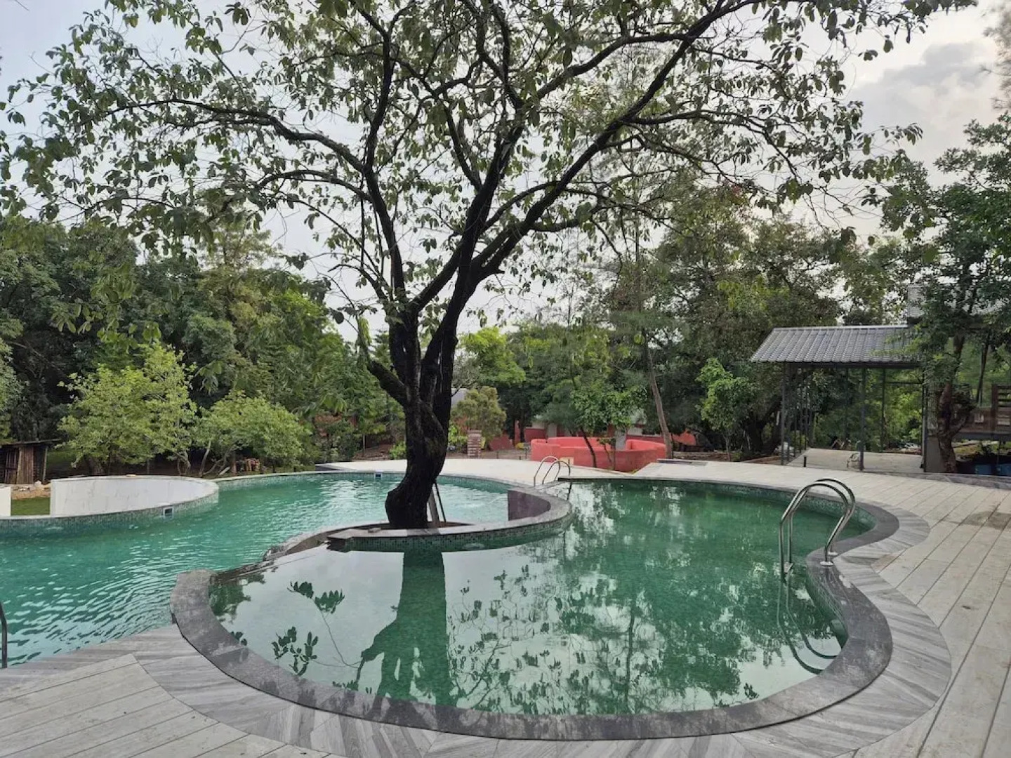 Citrus Prime Hill Queen Resort