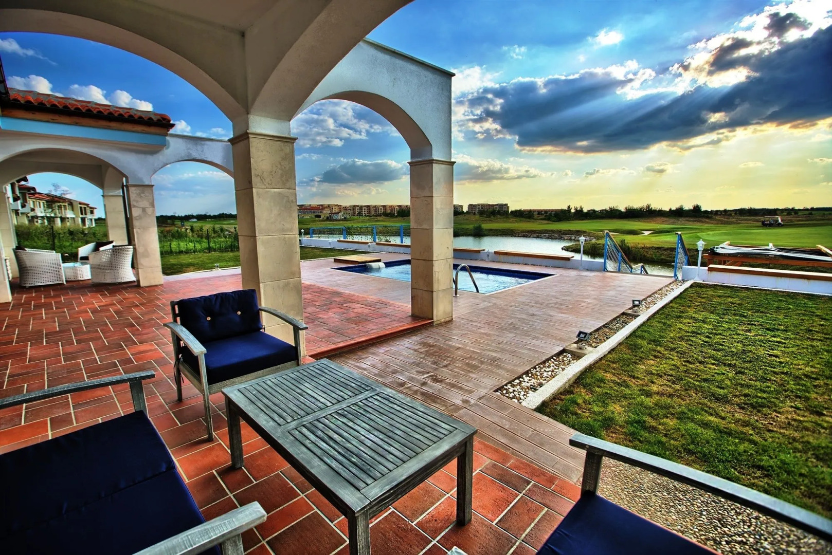 Lighthouse Apartments & Villas