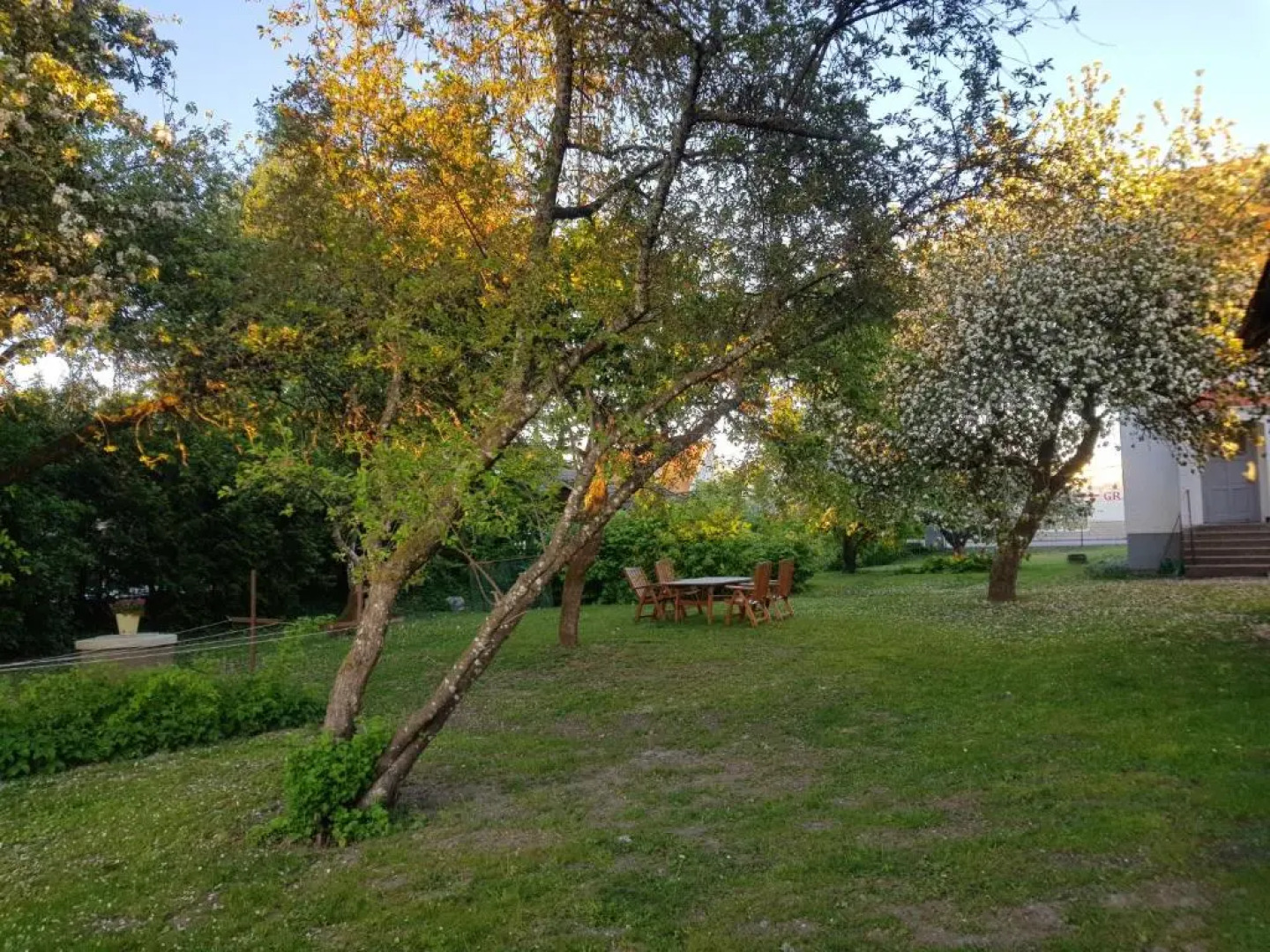 Snickaren Vandrarhem i Grästorp - Egen Lägenhet