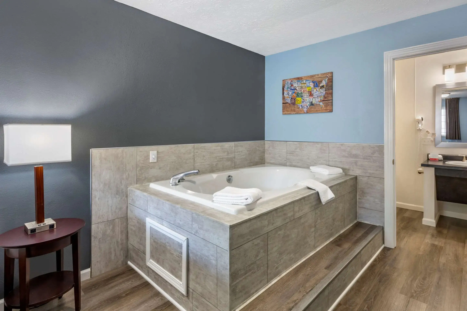 Econo Lodge Inn & Suites Sandusky South