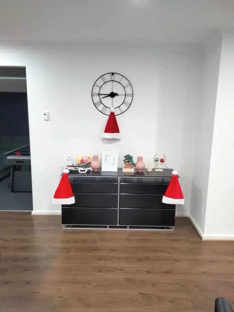 Modern & Cosey 4bedroom House Walk to Beach