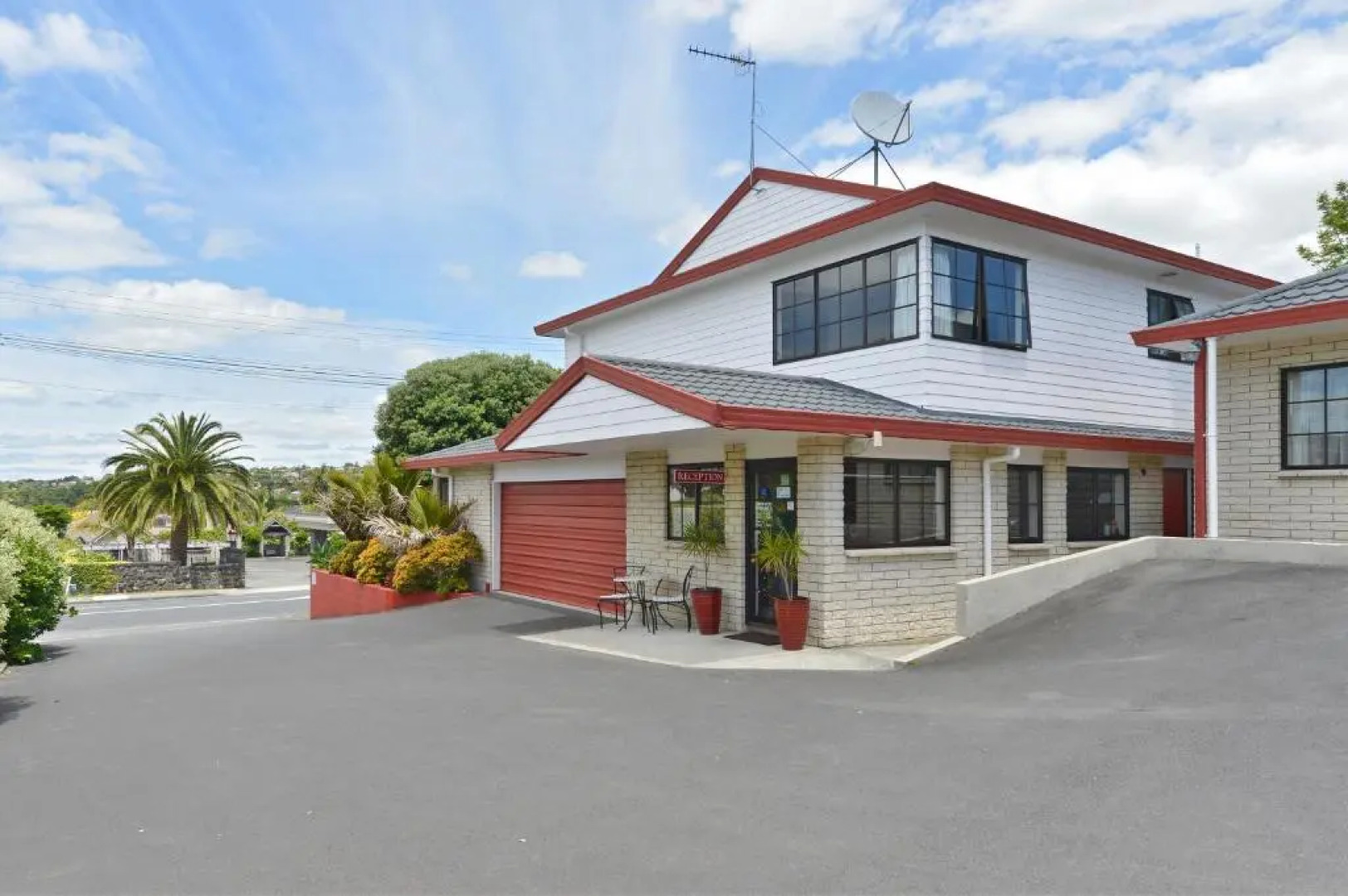 Bk's Pohutukawa Lodge
