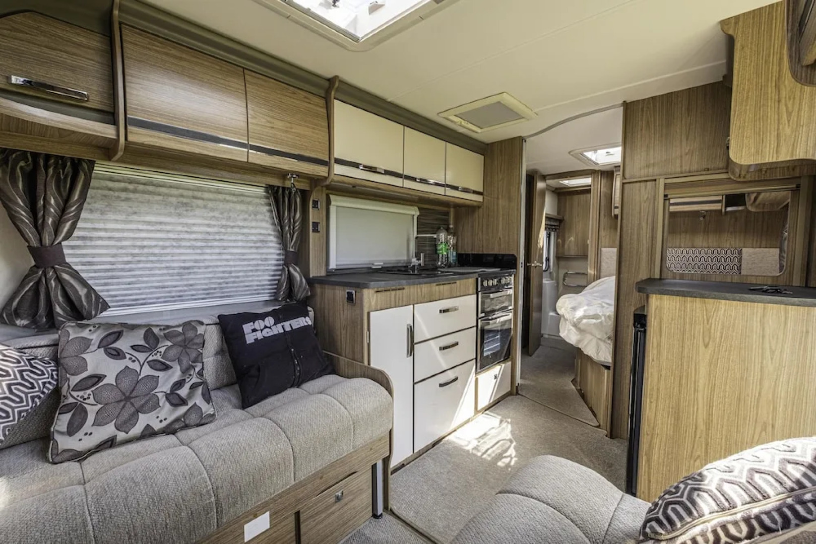 2 Double Bed Caravan - Secure Parking and Wifi