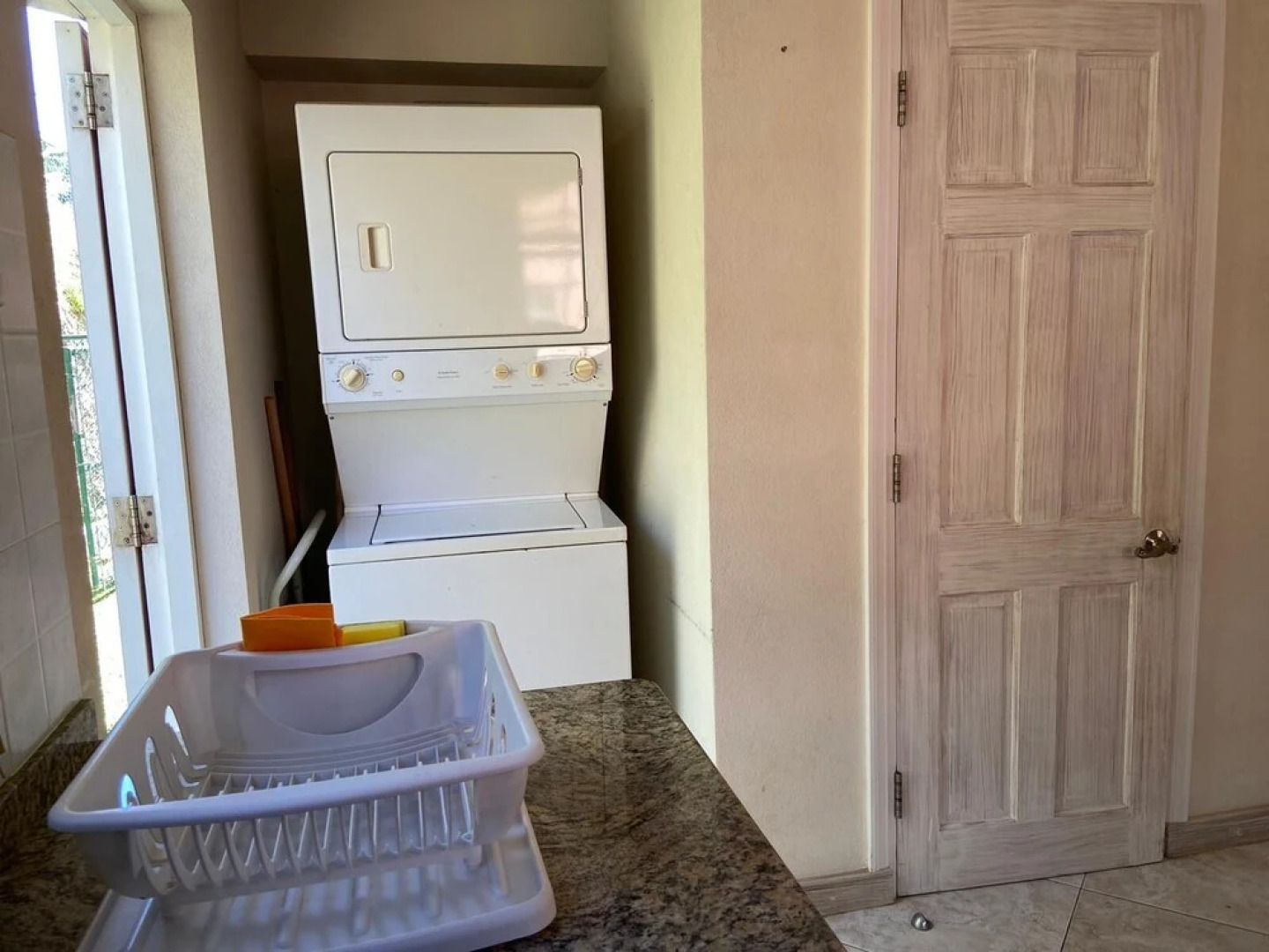 Inviting 2-bed Apartment West Coast Private