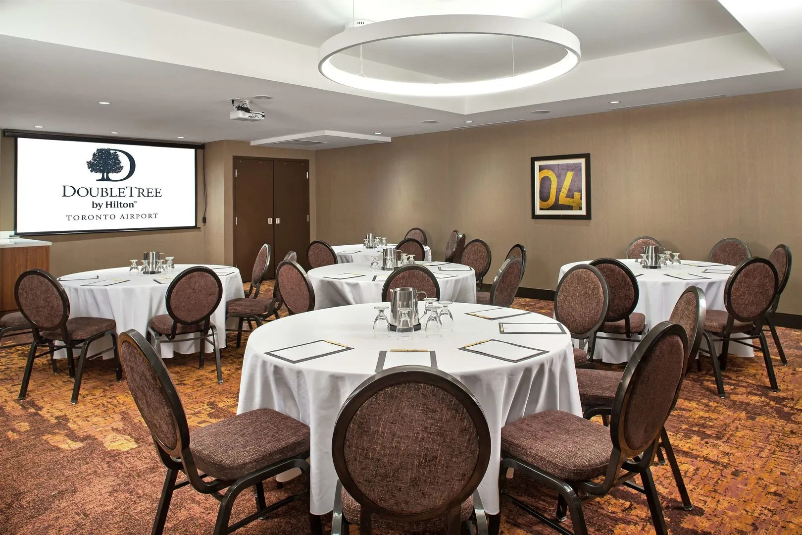 DoubleTree by Hilton Toronto Airport
