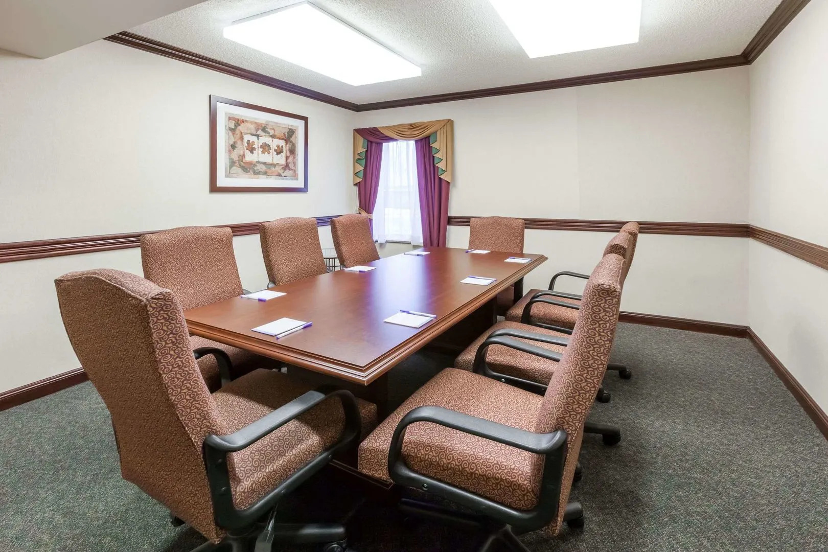 HomeTowne Studios by Red Roof Auburn Hills