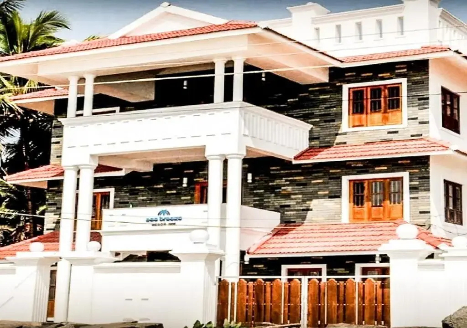 Sea breeze Beach Inn