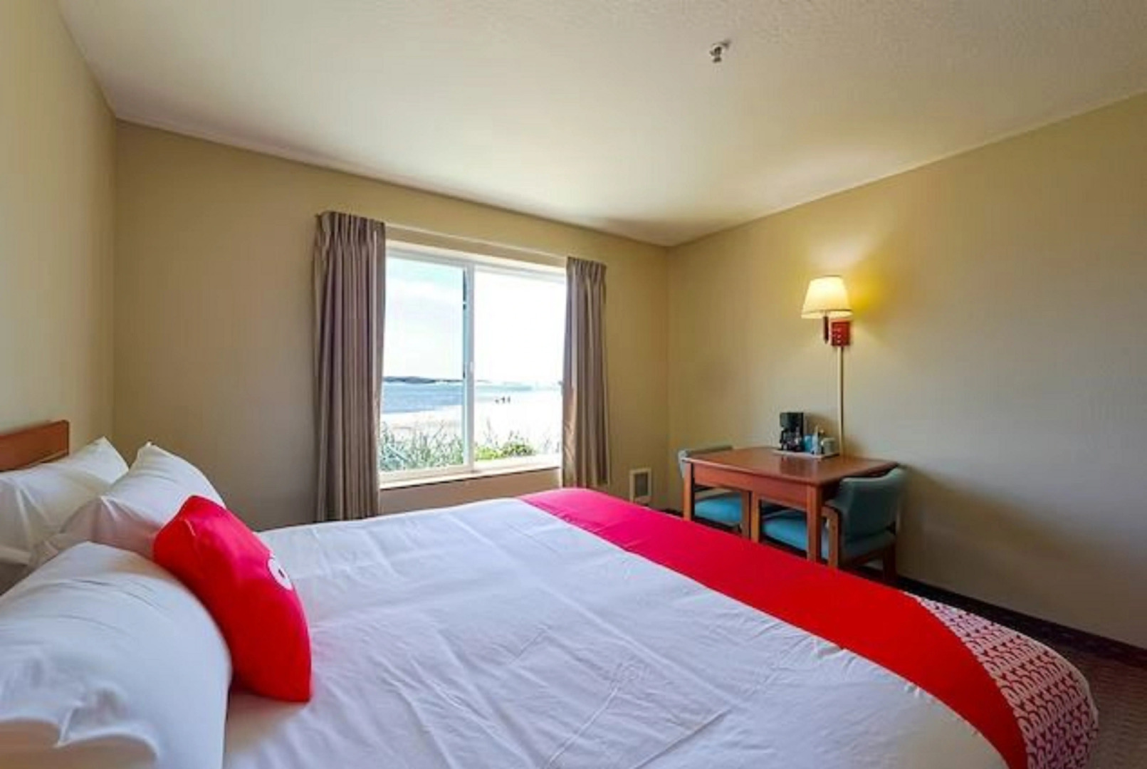 Siletz Bay Beachfront Hotel by OYO Lincoln City