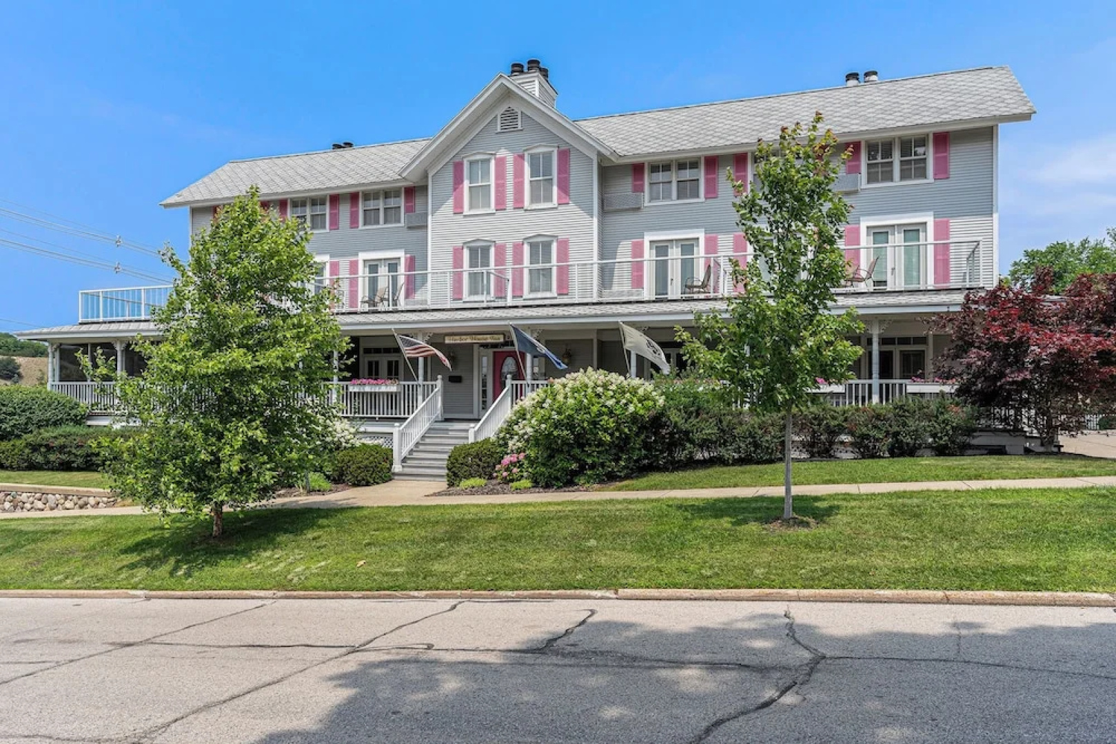 Harbor House Inn