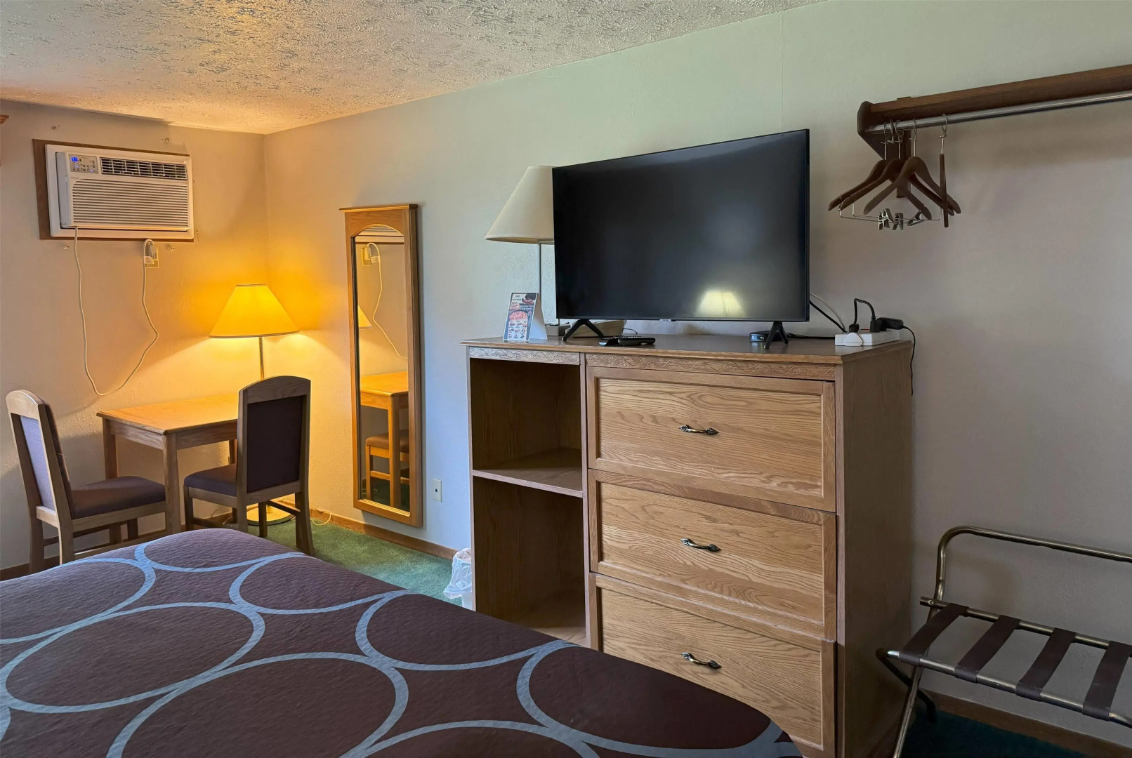 Super 8 by Wyndham Chaska