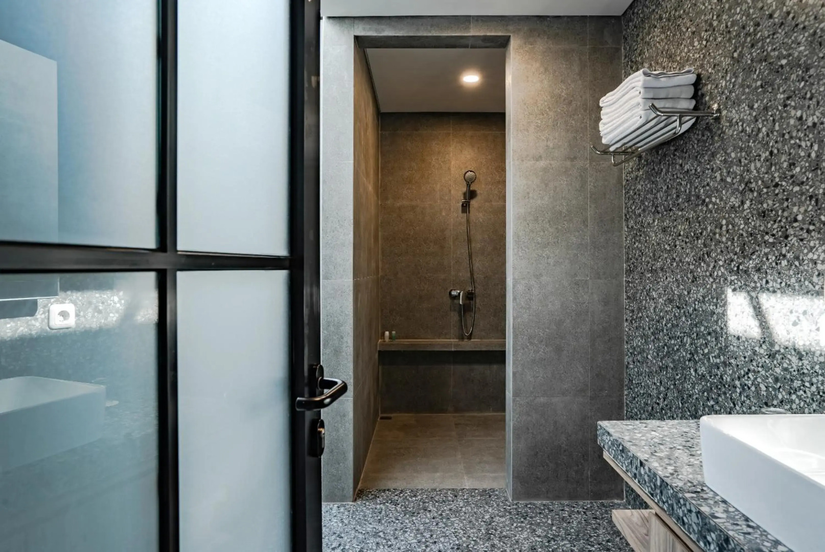 LOA Living Solo Baru