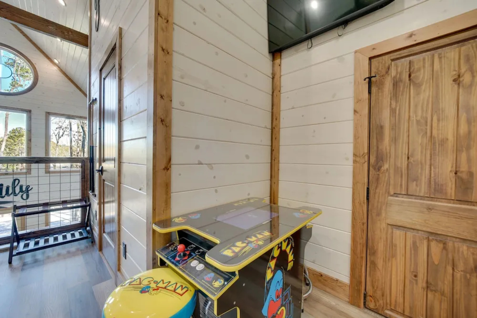 Broken Bow Cabin w/ Hot Tub, Pool Table & Fire Pit