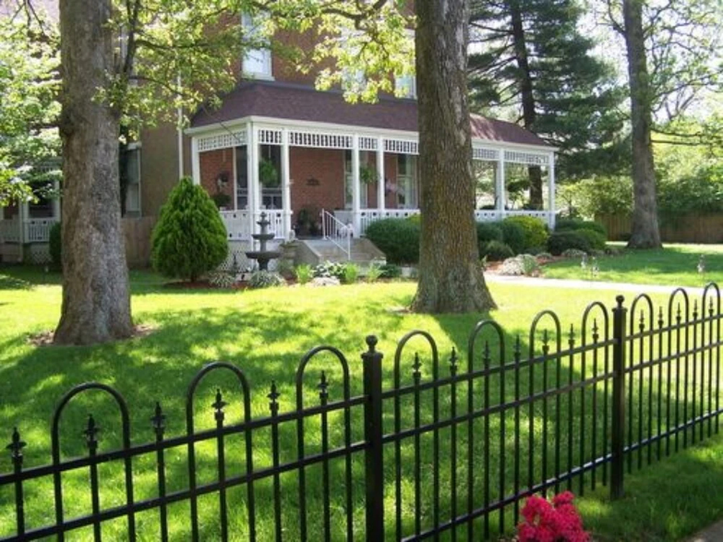Victorian House Bed & Breakfast