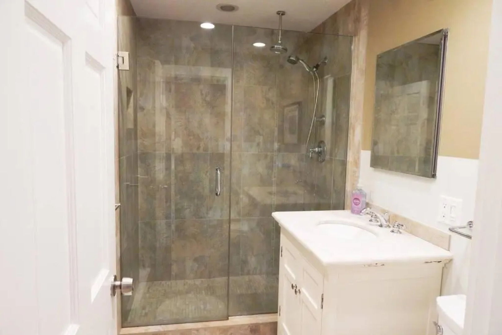 P-Town 2br Beach Beauty on the Bay. Water View!