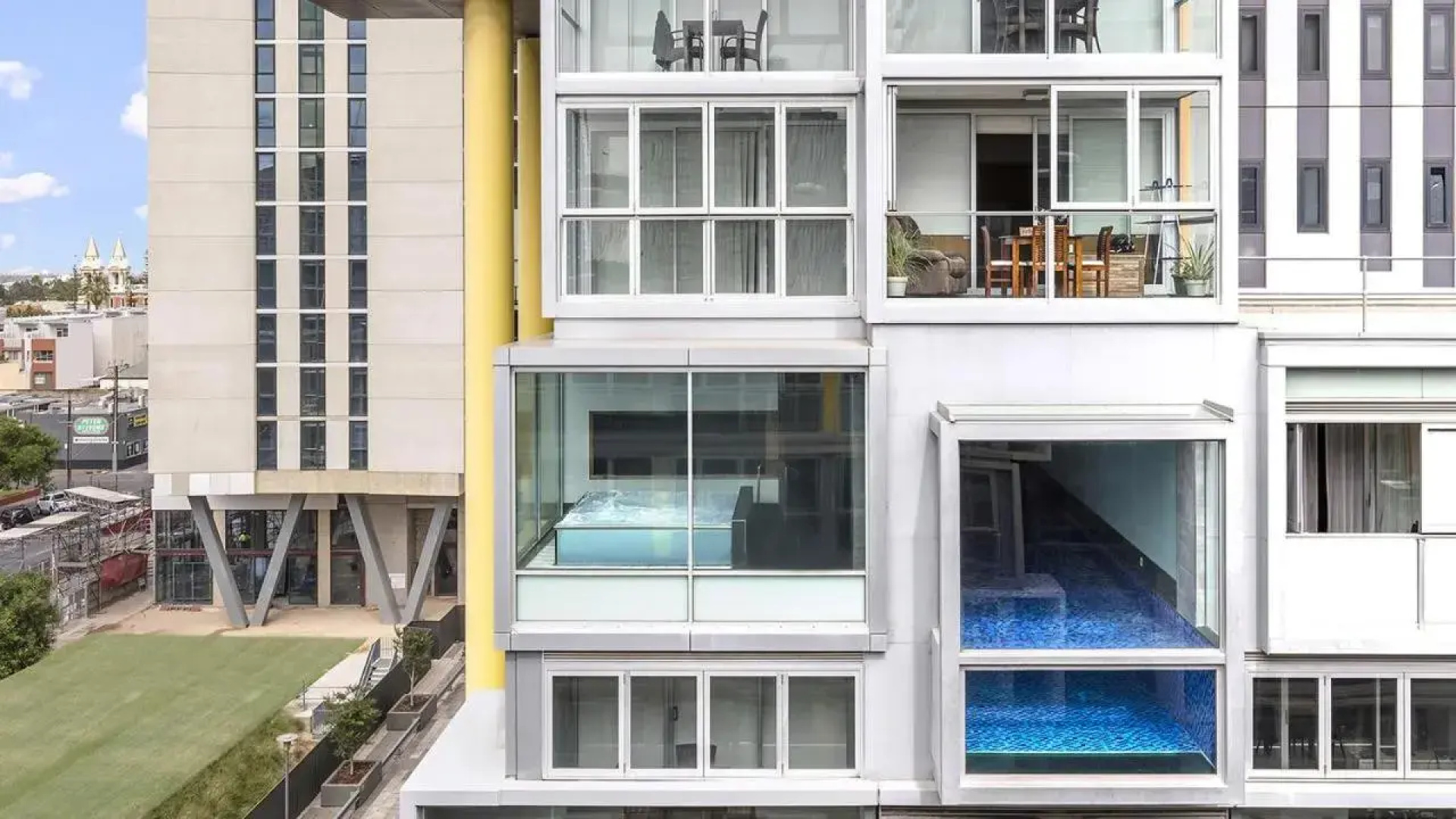 Hi 5 Stars Luxury Adelaide City Apartment