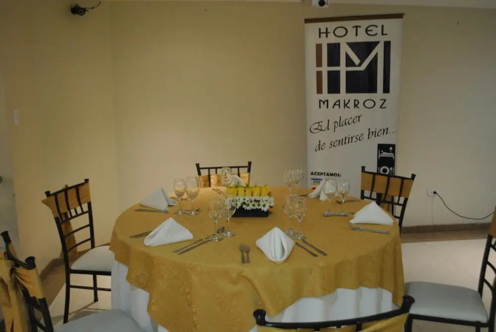Hotel Makroz