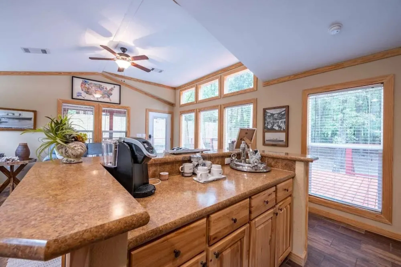 Fish Tales Stunning Cabin Includes Wifi, Hot Tub, and BBQ by Redawning