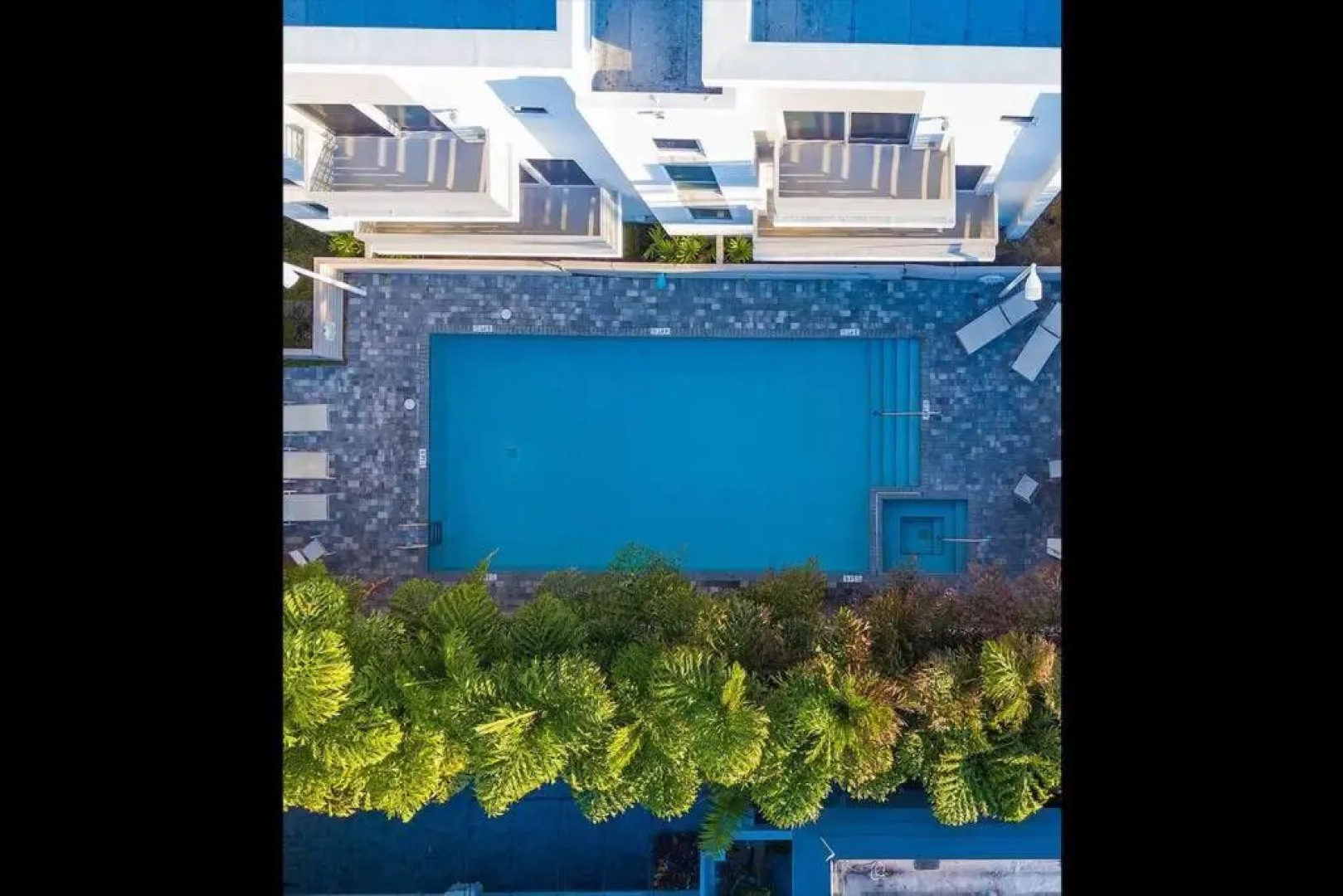 Ocean Front contemporary 3 Bedroom townhouse.