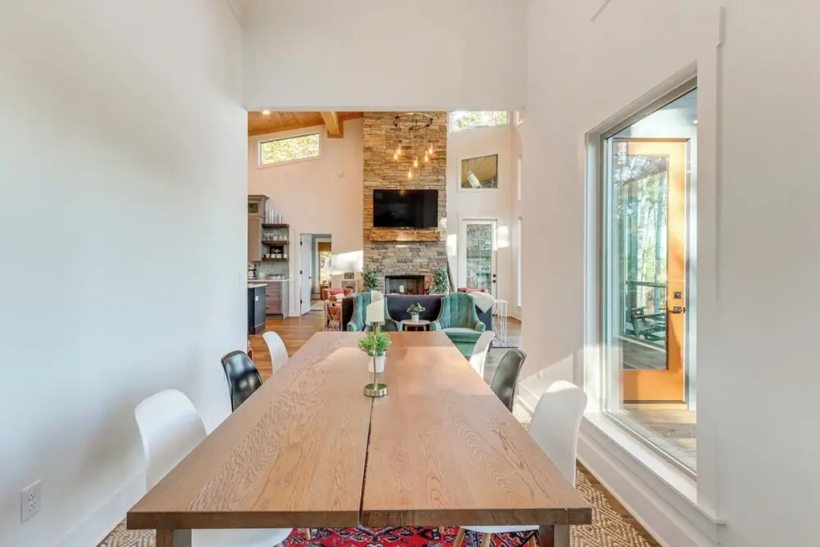 Modern Mtn Cabin w/ Deck & Views in Blue Ridge!