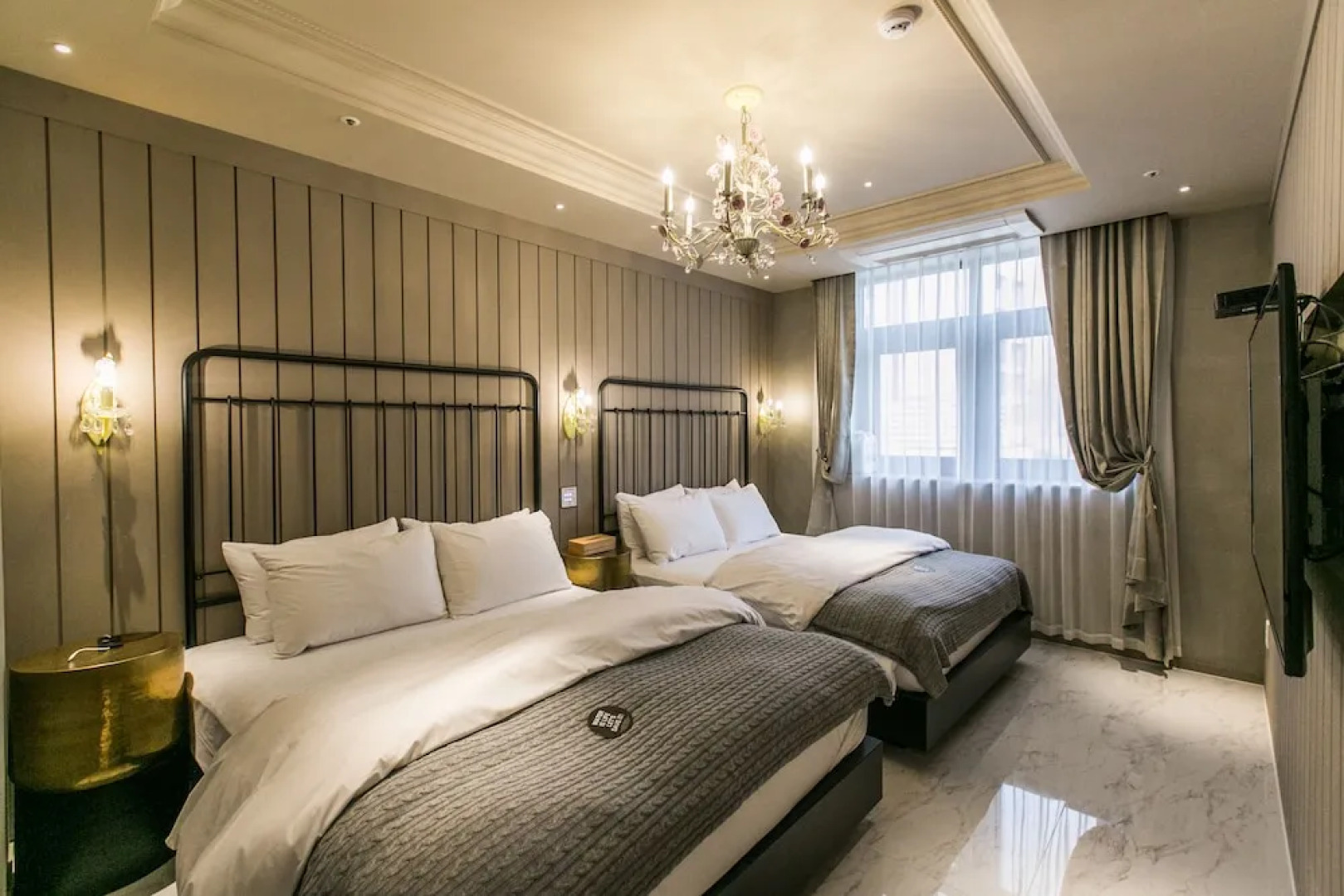 Hotel February Dong Seong Ro