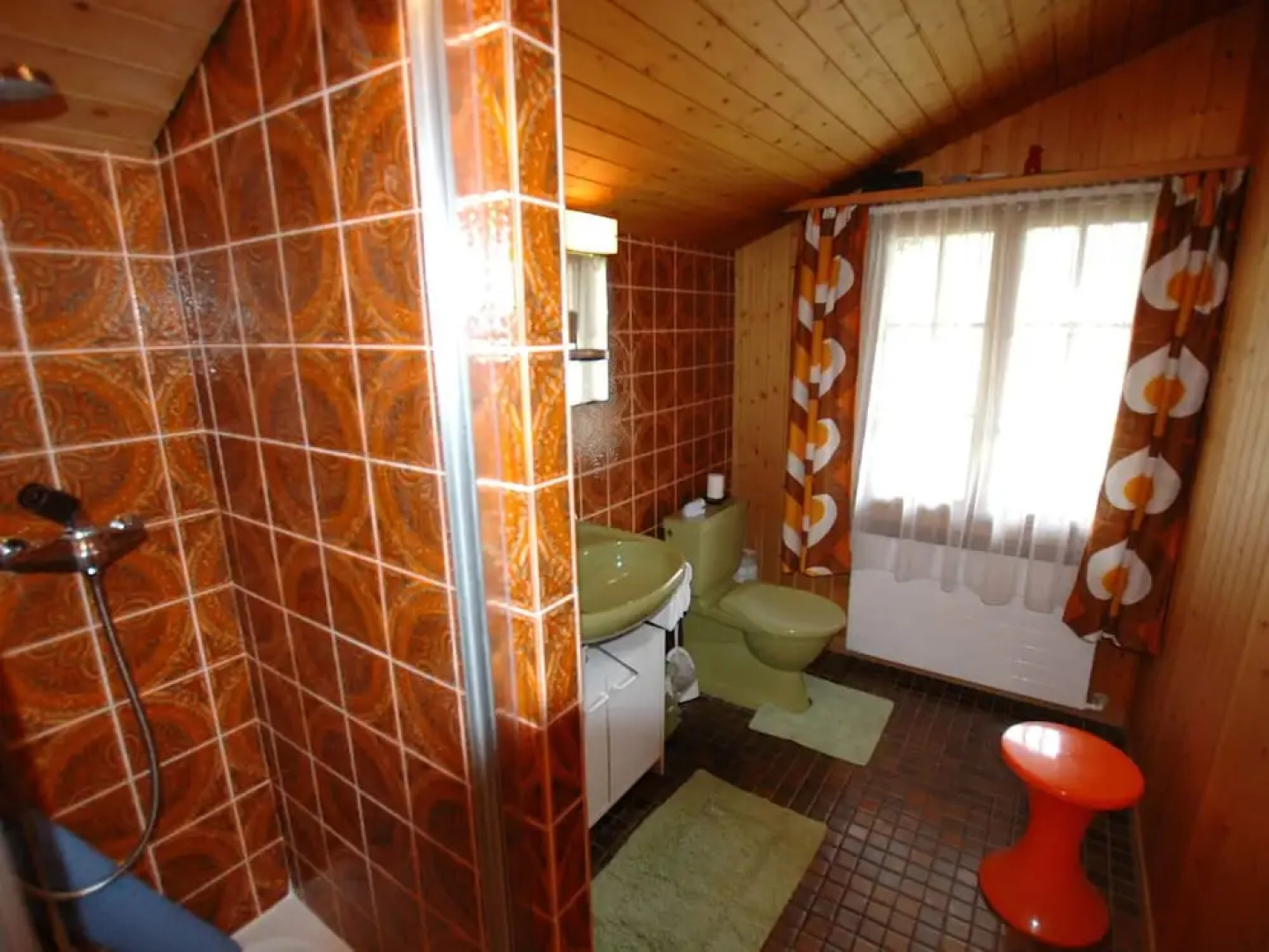 Pristine Home in a Charming Village, Large Grassy Sunbathing Area, View of the Mönch and Jungfrau